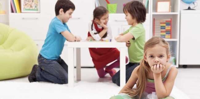 Phương pháp giáo dục dành cho trẻ nhút nhát là phương pháp quan trọng để khắc phục tính nhút nhát của các bé